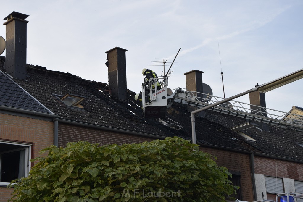 Feuer 2 Vollbrand Reihenhaus Roggendorf Berrischstr P049.JPG - Miklos Laubert